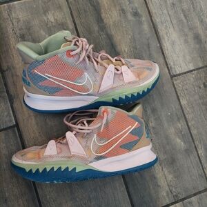 Nike kyrie 7  1 world/1 people